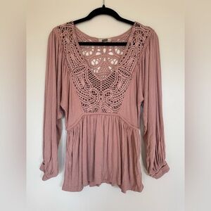 Gimmicks by BKE Pieced Crochet Peplum Top Size Small EUC Dusty Pink y2k